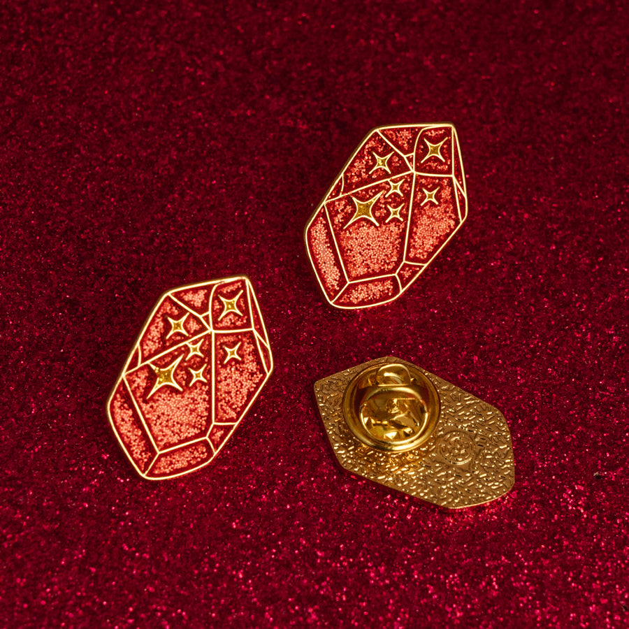 Elegante rote Kristall-Emaille-Anstecknadel mit Glitzerzauber
